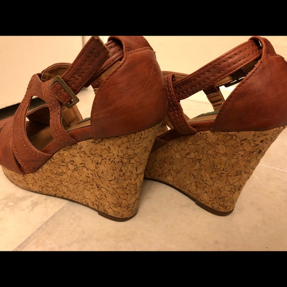 ✖️SOLD✖️6.5 COGNAC WEDGES - Picture 4 of 4